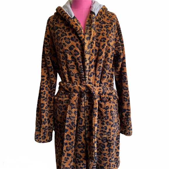 Cotton On Body Other - Cotton on leopard robe M/L